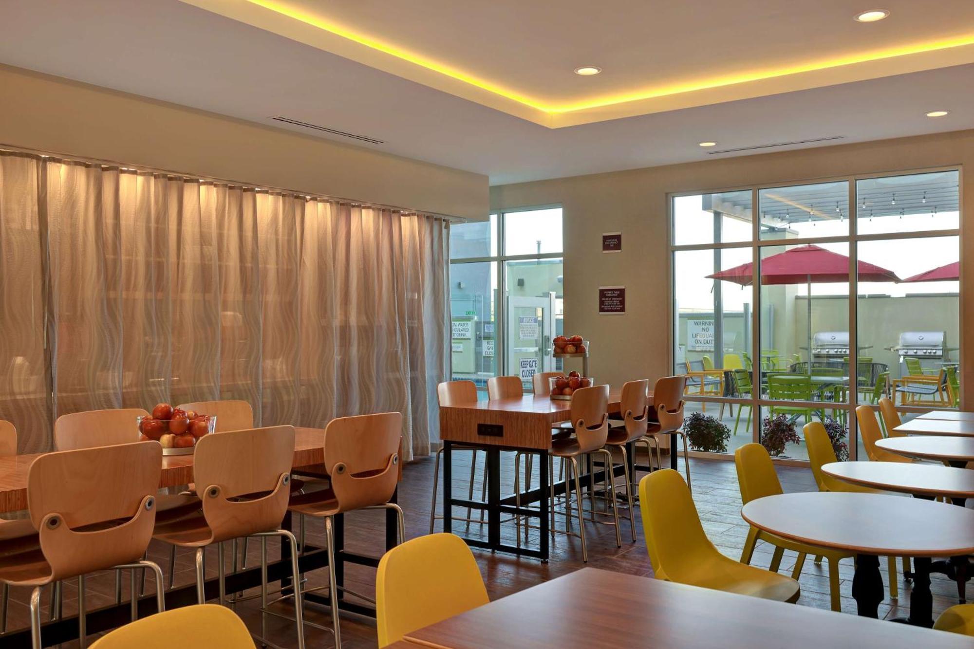 Home2 Suites By Hilton Turlock, Ca Екстер'єр фото